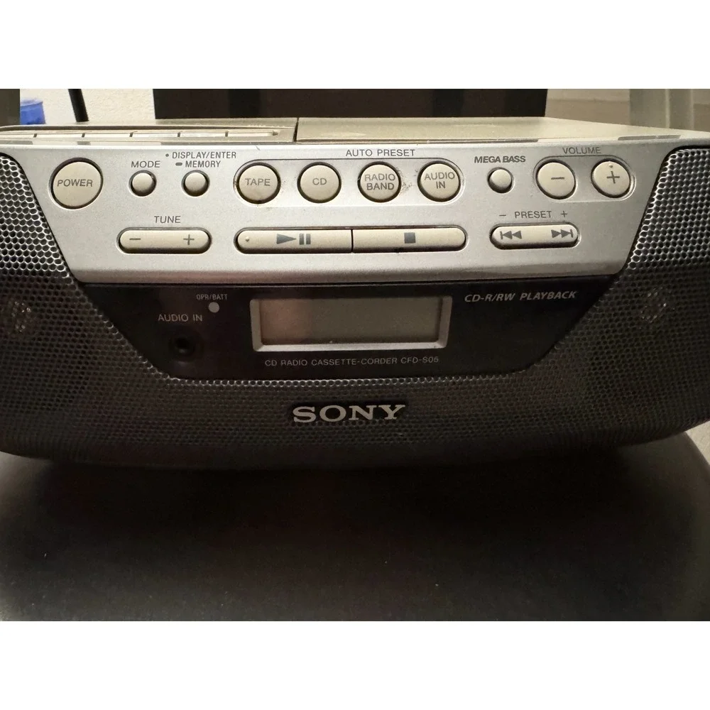 SONY (CFD-S05 )AM/FM Radio Boombox CD Cassette Tape Player Megabass Stereo